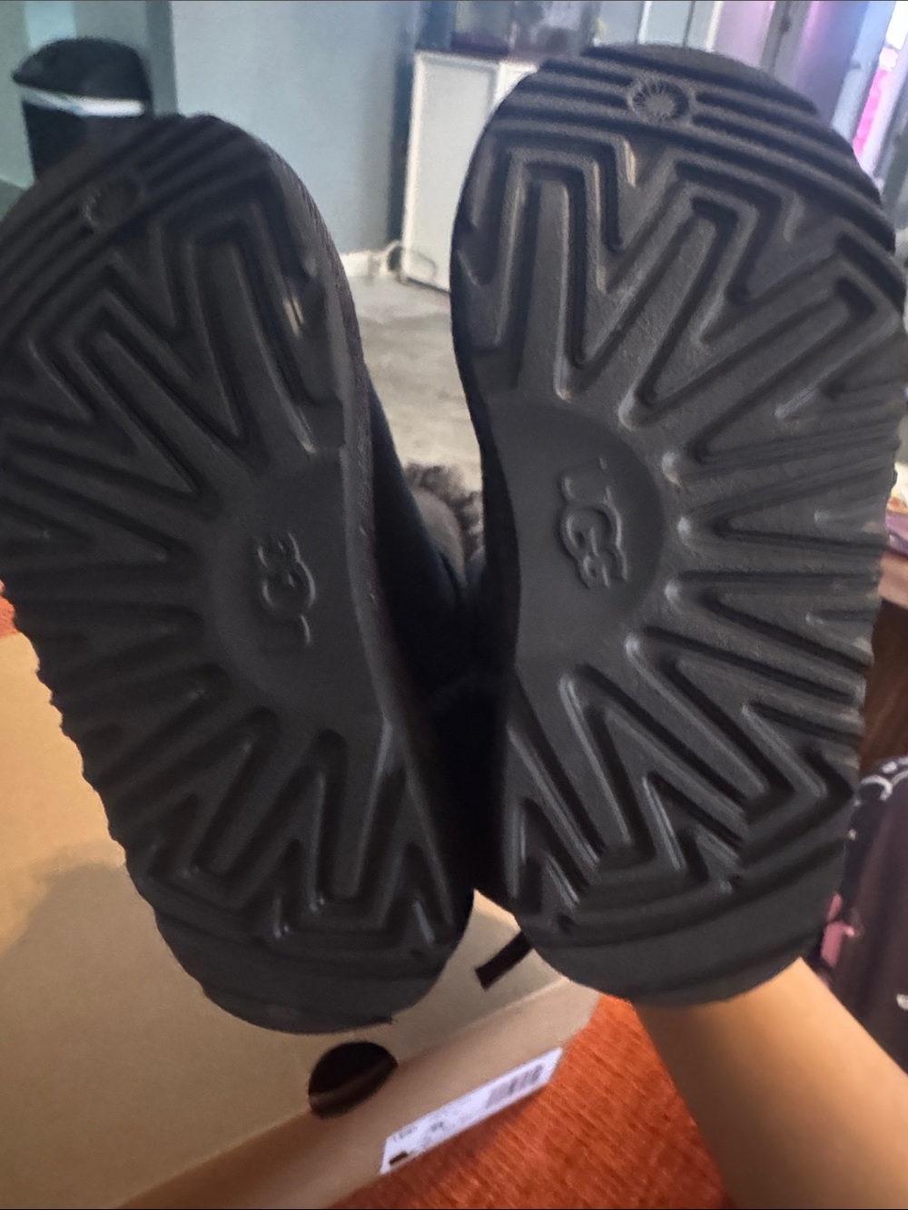 Girls UGG Boots - Picture 3 of 3